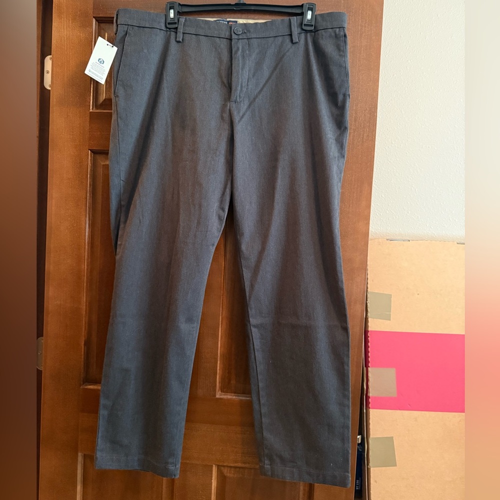 Men’s Dockers Signature Khakis, Athletic Fit 42/32
